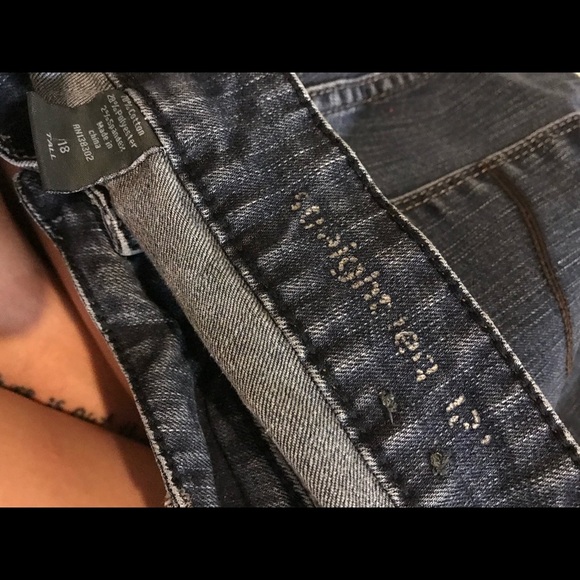 Straight Leg Jeans - Picture 5 of 6